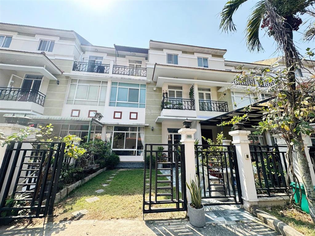 Bán biệt thự 03 tầng the oasis 1, giá 7tỷ. nhà mới, đẹp, thoáng mát, ngang 7m. 1 trệt 02 lầu.