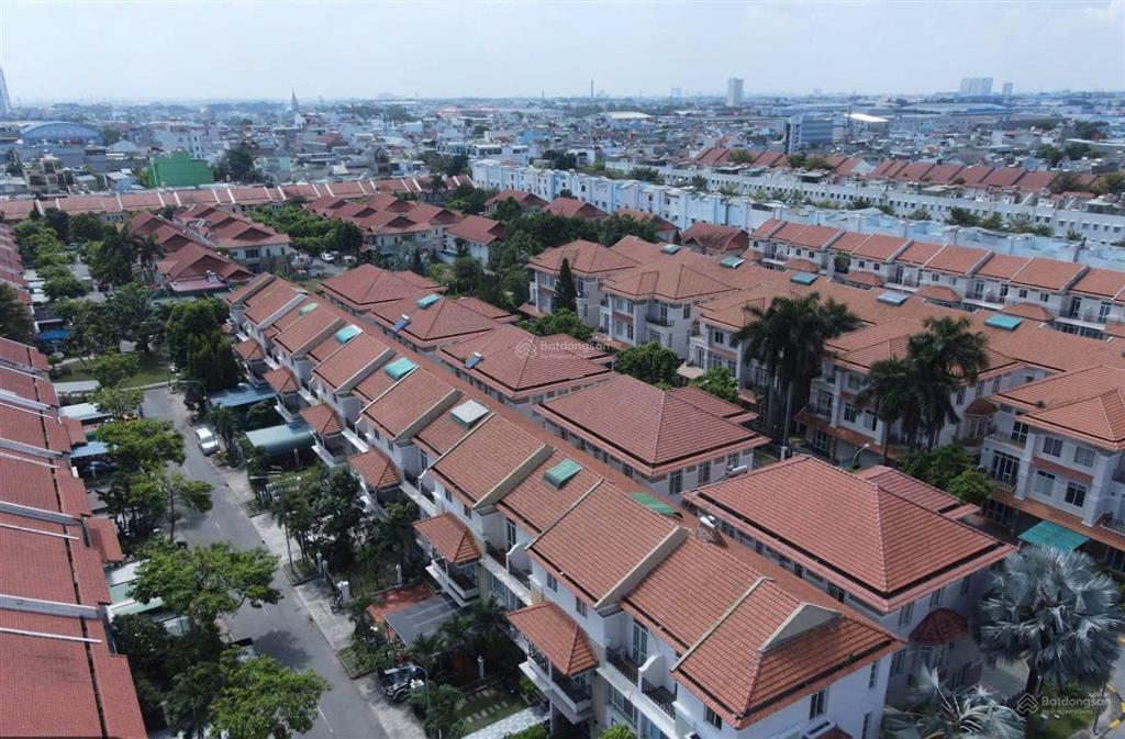 Bán biệt thự 03 tầng. 7x18.5. the oasis 1. hướng bắc. còn sót lại 01 căn hiếm có 1 trệt 2 lầu.