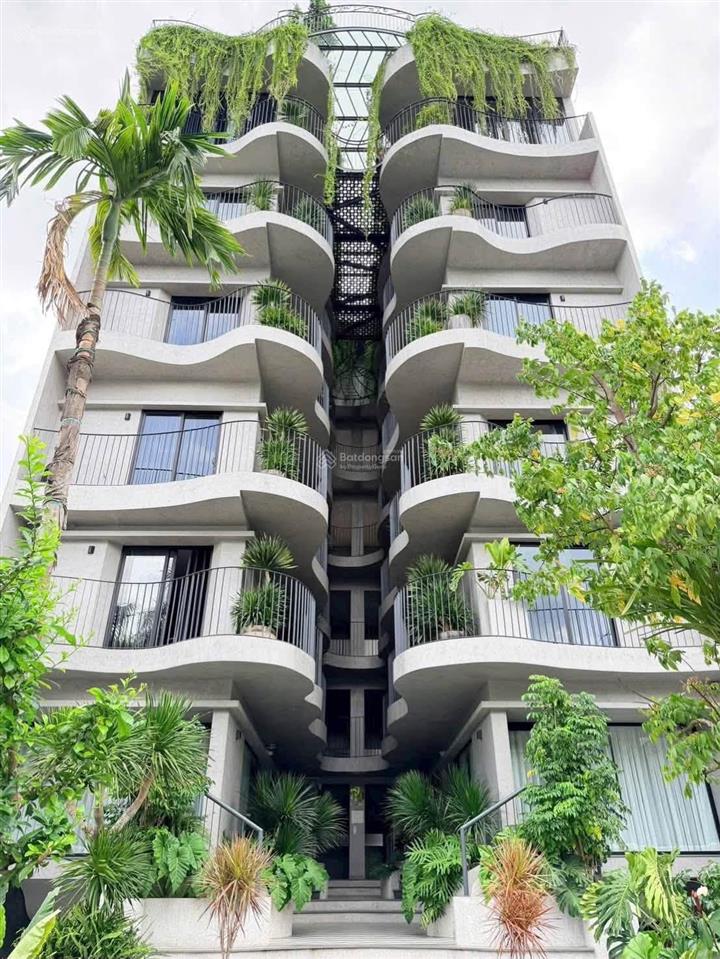 Giá rẻ đất xây cao tầng ngay trần não, quận 2  0913 083 ***