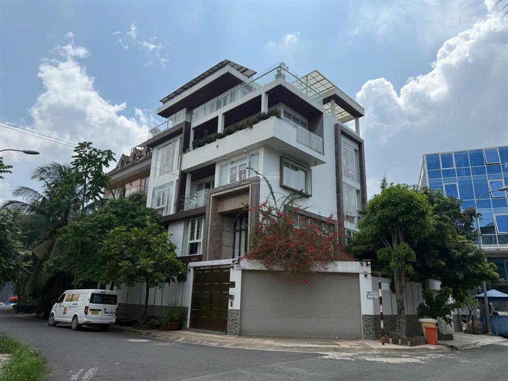 Giá tốt biệt thự góc 2 mặt tiền khu huy hoàng, quận 2  gần đảo kim cương  0913 083 ***