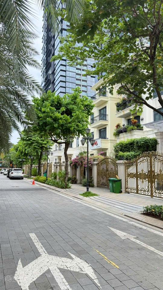 Giá tốt bán biệt thự vinhomes golden river, bến nghé, quận 1  gần công viên và sông sài gòn