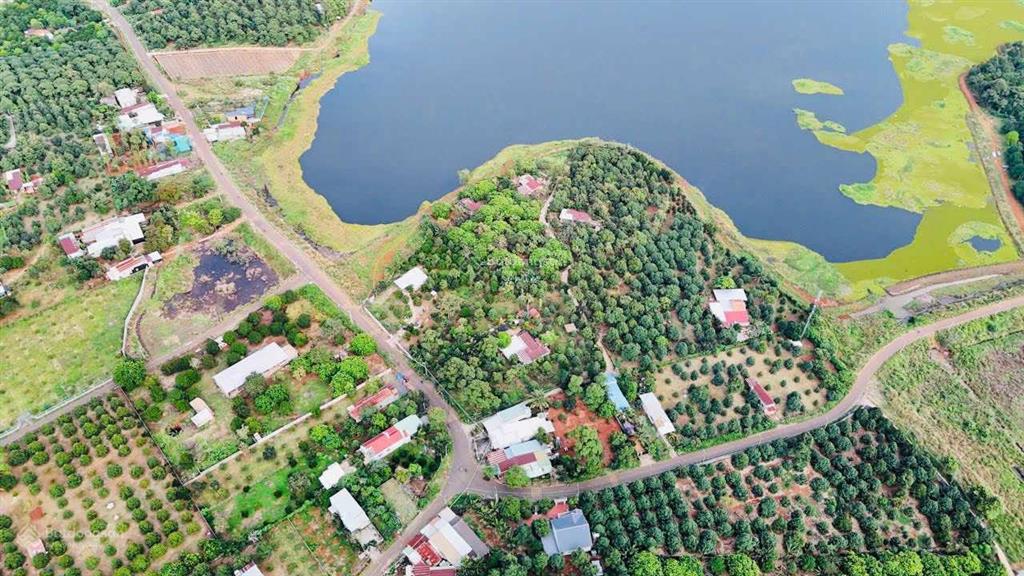 Siêu phẩm nhà vườn mặt hồ 3000m2 sẵn nhà + 150m2 thổ cư