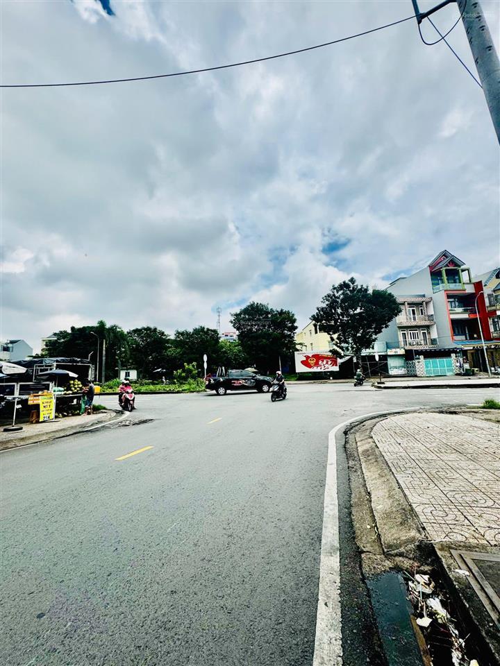 Lô đất đẹp đường 16m rộng rãi  ngang 7,5m  150m2  kdc êm đềm linh xuân