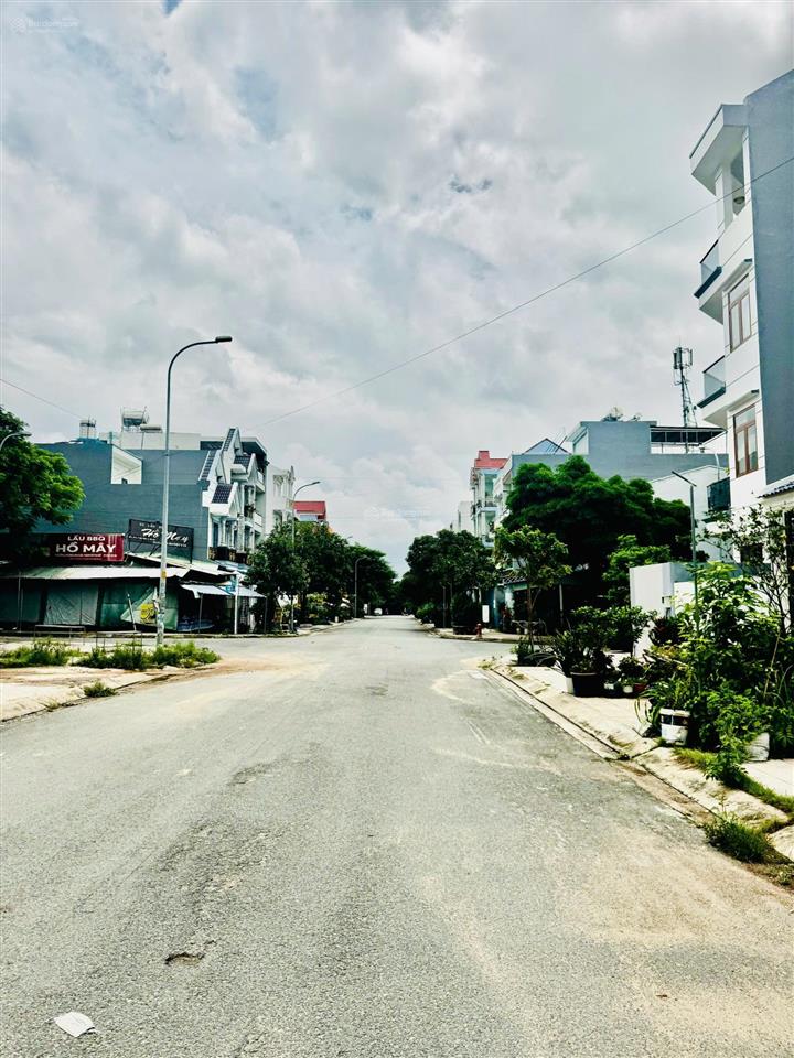 Lô đất đẹp đường 16m rộng rãi  ngang 7,5m  150m2  kdc êm đềm linh xuân