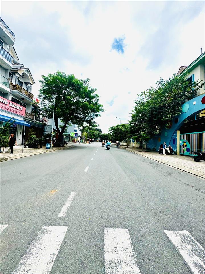Lô đất đẹp đường 16m rộng rãi  ngang 7,5m  150m2  kdc êm đềm linh xuân