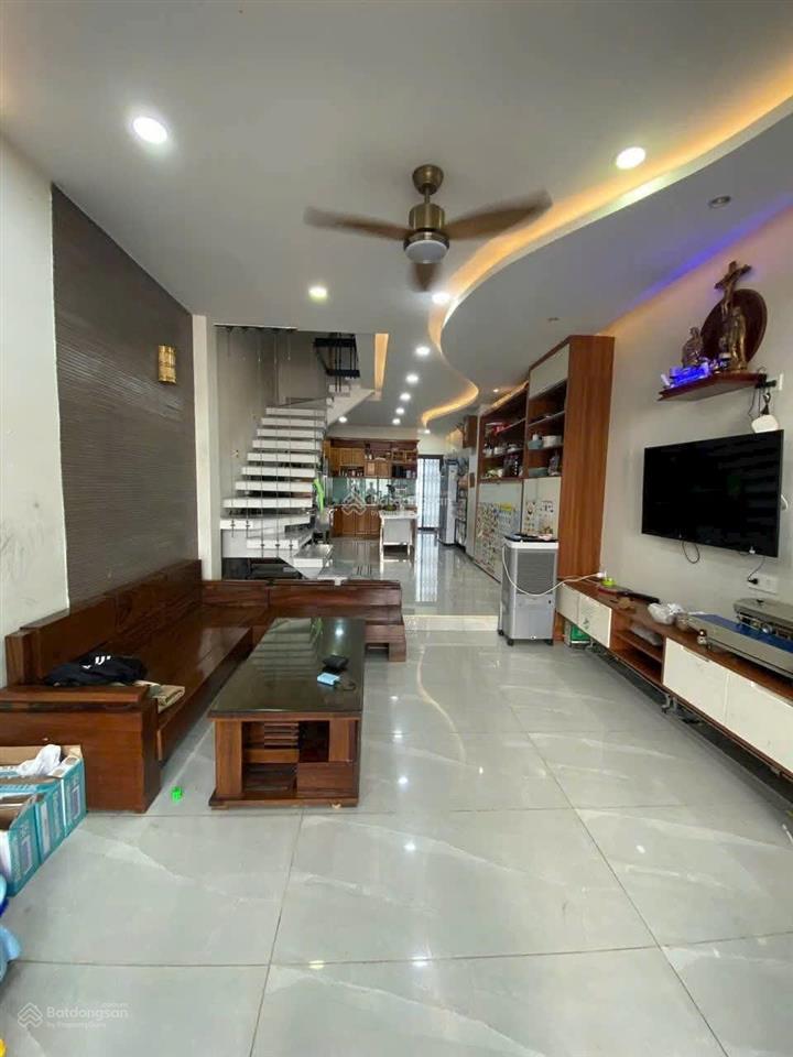 Bán nhà 3 tầng mặt tiền vị trí đẹp, tỉnh lộ 43, sát chợ đầu mối giá 6.5 tỷ thương lượng