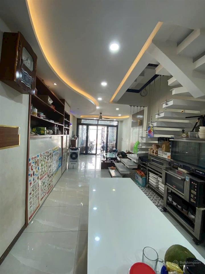 Bán nhà 3 tầng mặt tiền vị trí đẹp, tỉnh lộ 43, sát chợ đầu mối giá 6.5 tỷ thương lượng