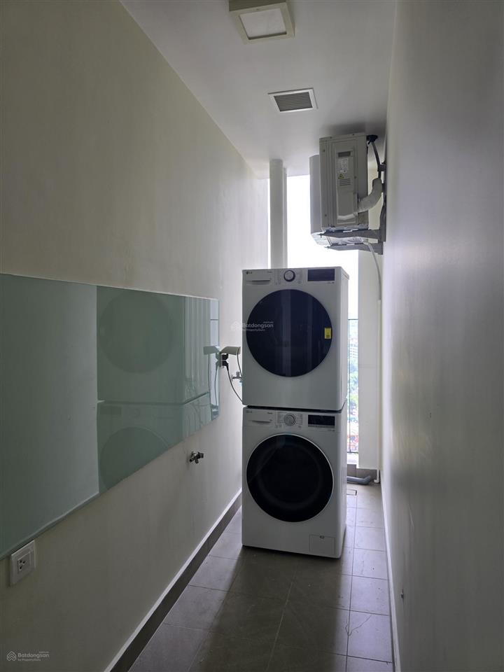 Chính chủ cho thuê căn hộ 2pn 84m2 ban công đông nam view hồ tây, full nội thất cao cấp