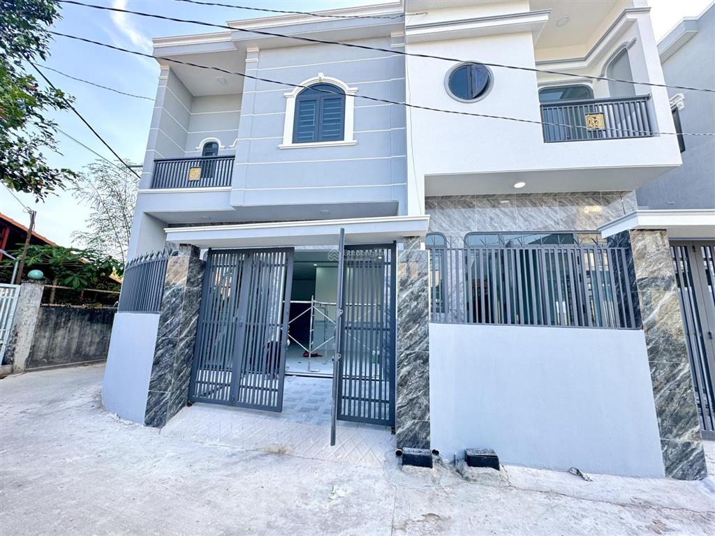 Chủ gởi bán nhà 1 trệt 1 lầu bửu hoà mới xây, 5,5x12,3=68m2, thổ cư 100%, sổ riêng,3pn,hẻm thông 6m