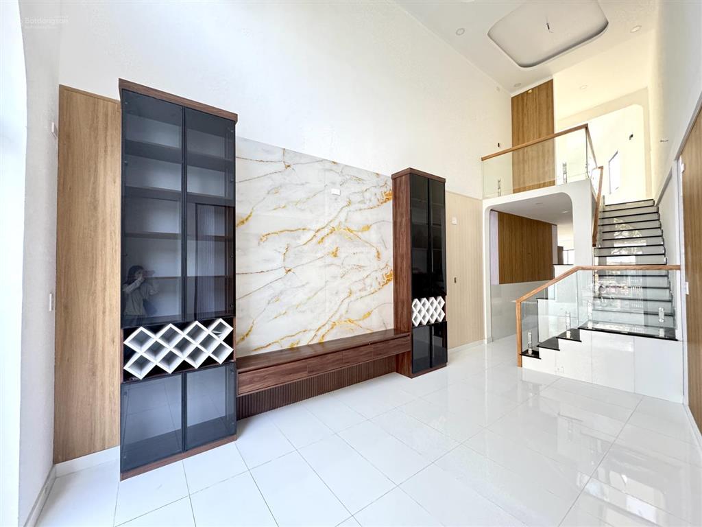 Chủ gởi bán nhà hoàn công mt kinh doanh đường nguyễn thị tồn, 106m2, đường 20m, 3pn, full nội thất