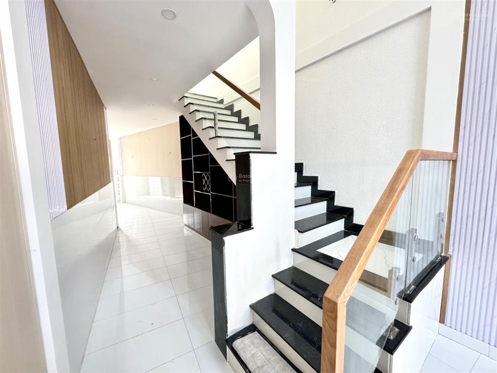 Chủ gởi bán nhà hoàn công mt kinh doanh đường nguyễn thị tồn, 106m2, đường 20m, 3pn, full nội thất