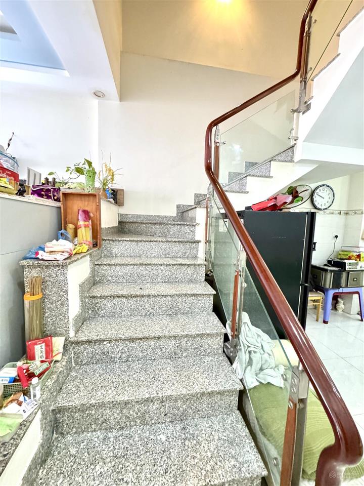 Chủ gởi bán nhà 1 trệt 1 lầu kdc vip hoá an ngay cổng sau cty ponchen,4x22=87m2,đường 6m, sổ riêng