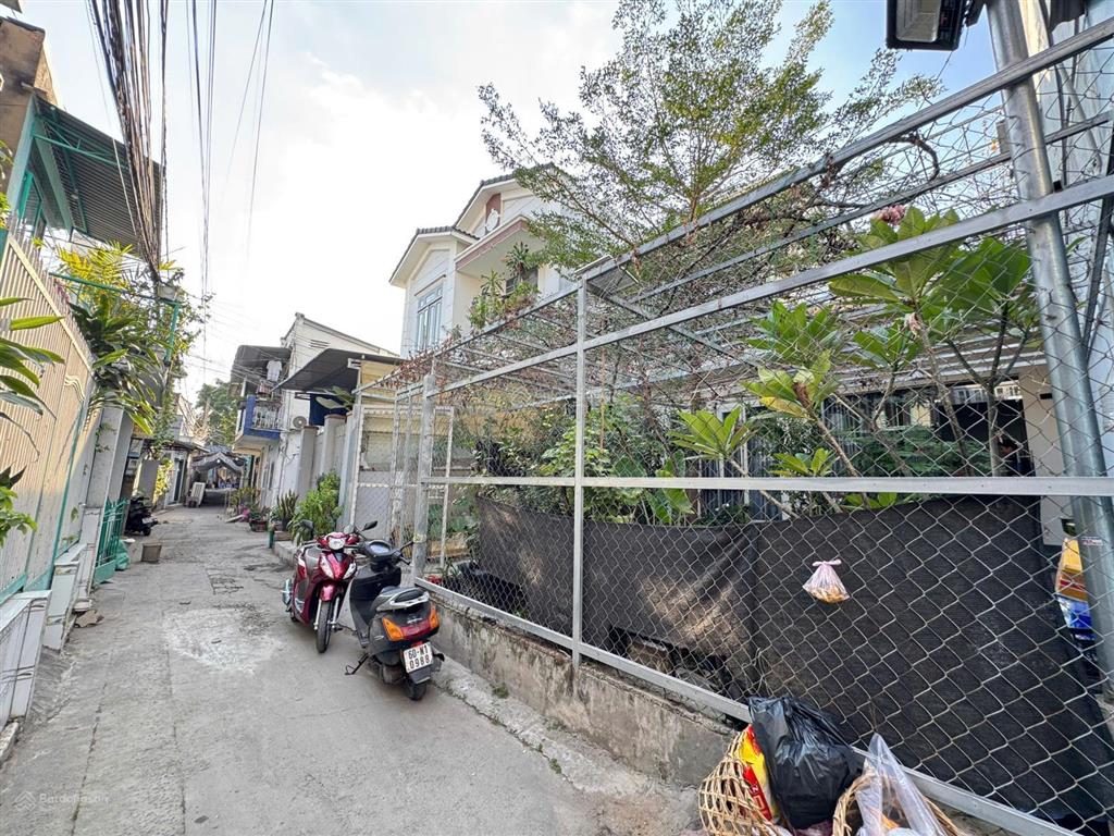 Chủ gởi bán căn nhà cấp 4 gác lửng p. quang vinh ngay bờ kè chợ biên hòa 8x12=96m2 thổ cư 100%, shr