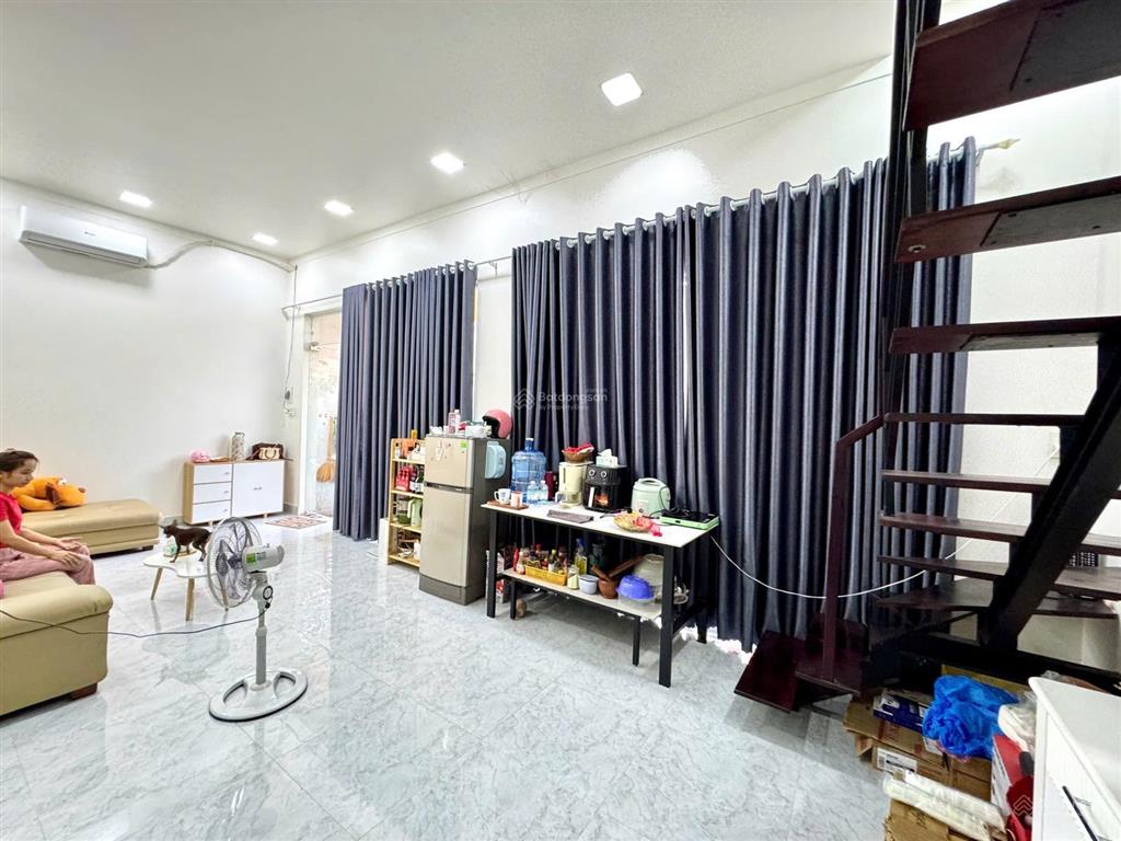 Chủ gởi bán căn nhà cấp 4 gác lửng p. quang vinh ngay bờ kè chợ biên hòa 8x12=96m2 thổ cư 100%, shr