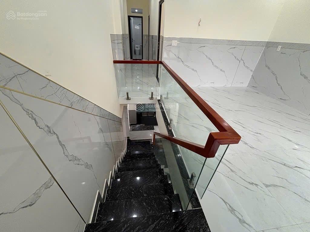 Chủ gủi bán nhà hoá an đã hoàn công 4,5x30=130 mặt tiền kd đường hoàng minh chánh đậu 3 ô tô,shr