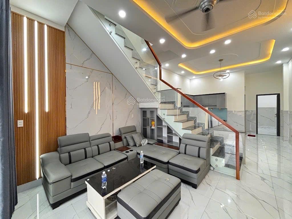 Chủ gủi bán nhà hoá an đã hoàn công 4,5x30=130 mặt tiền kd đường hoàng minh chánh đậu 3 ô tô,shr