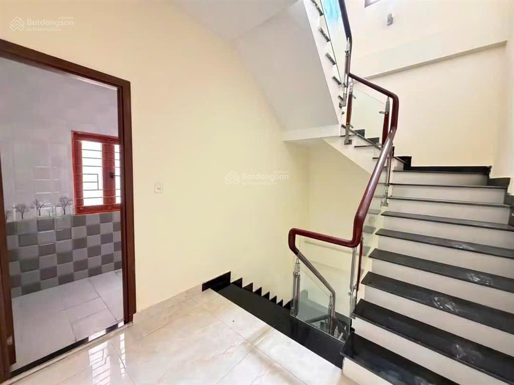 Cho thuê nhà nguyên căn 1 trệt 2 lầu kdc hóa an, 3 phòng ngủ, đường 6m, ngay cổng sau cty pouchen