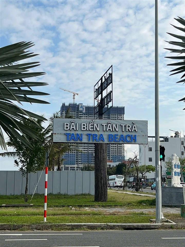 Bán lô đất biển tân trà, dt 100m2 ( 5x20 ) sạch đẹp, cách bãi tắm khoảng 400m. giá cực tốt 4.6 tỷ