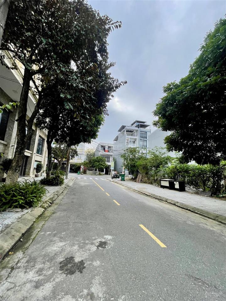 Cần tiền cắt lỗ bán nhanh lô kẹp cống 90m2 đường sơn thuỷ đông 1, ngay bãi tắm sơn thuỷ. giá 6 tỷ 5