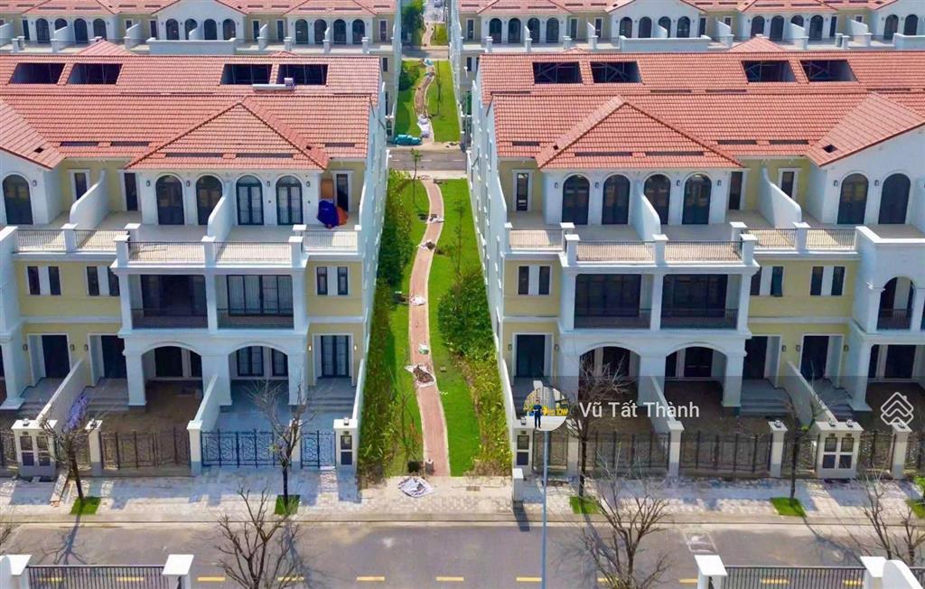 Nhà phố aqua city 8x20 ngay clubhouse 8.2 tỉ, đã có thông báo nộp sổ hồng.  0932 038 ***