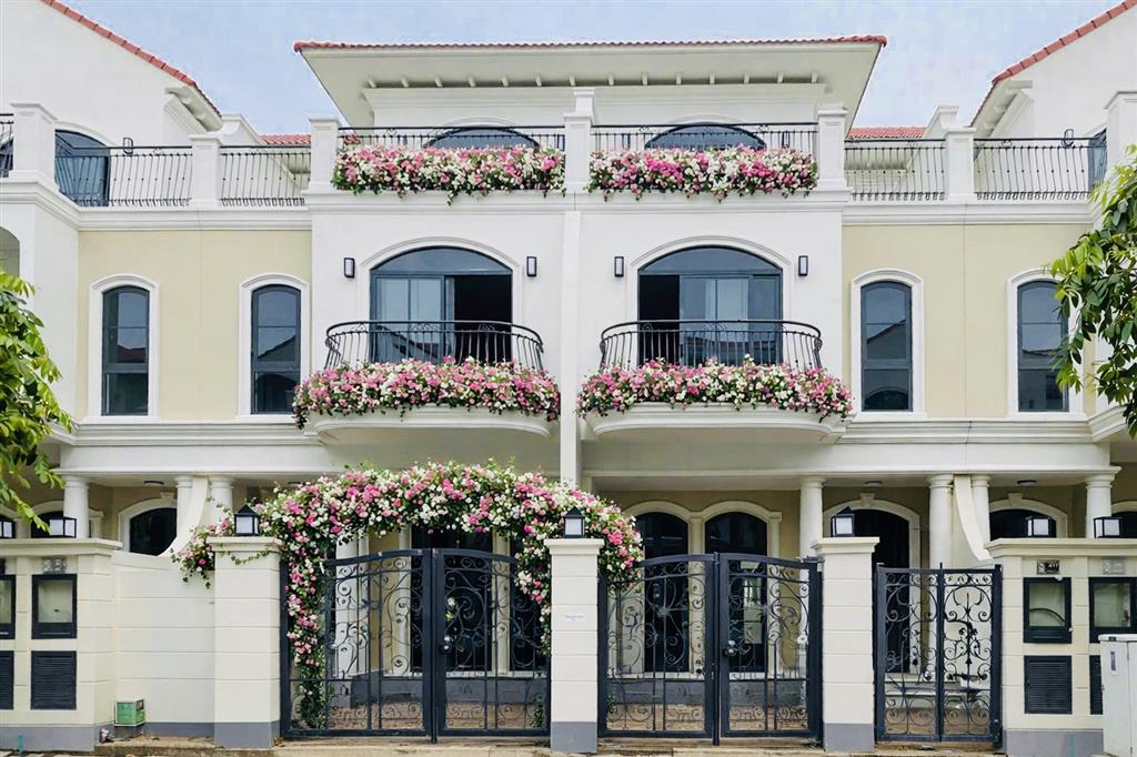 Nhà phố aqua city 8x20 ngay clubhouse 8.2 tỉ, đã có thông báo nộp sổ hồng.  0932 038 ***