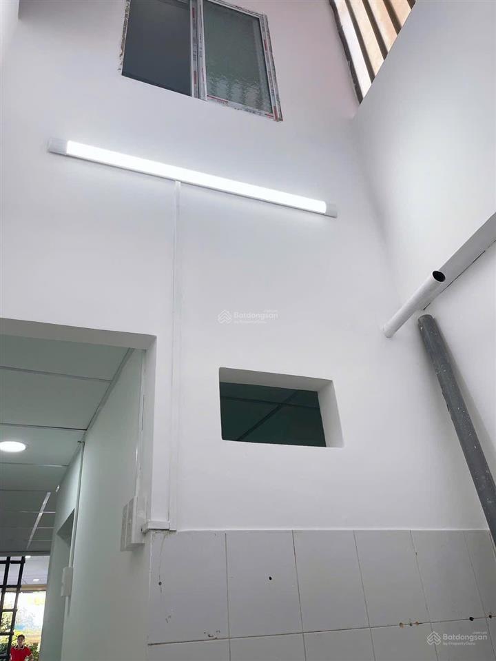 Nhà mặt tiền lý tế xuyên gần ngã 5 linh đông khu sầm uất kinh doanh tốt sổ hồng đang cho thuê 11tr
