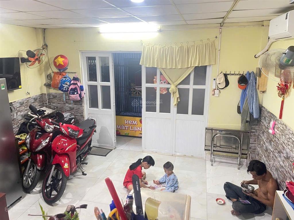 Nhà lầu đường tô ngọc vân sát phạm văn đồng, hẻm thông khu dân cư