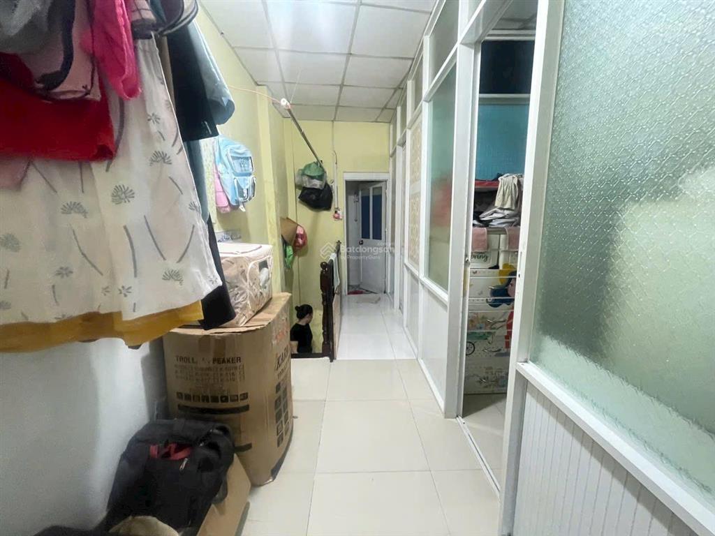 Nhà lầu đường tô ngọc vân sát phạm văn đồng, hẻm thông khu dân cư