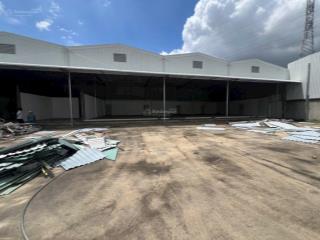 Cho thuê showroom song hành q9 ngay ngã tư bình thái dt 2400m giá 160 tr/ tháng