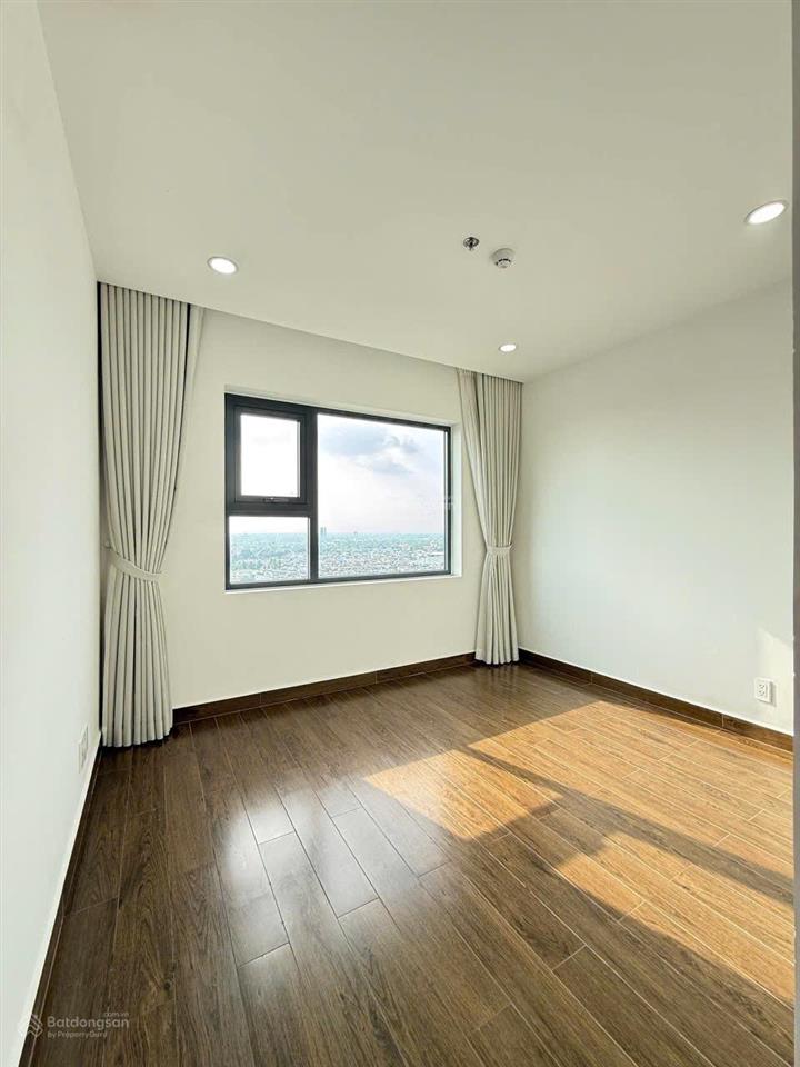 Cần cho thuê gấp căn phú đông sky garden giá 8tr/th, nhận nhà đầu tháng 5.  0932 796 ***