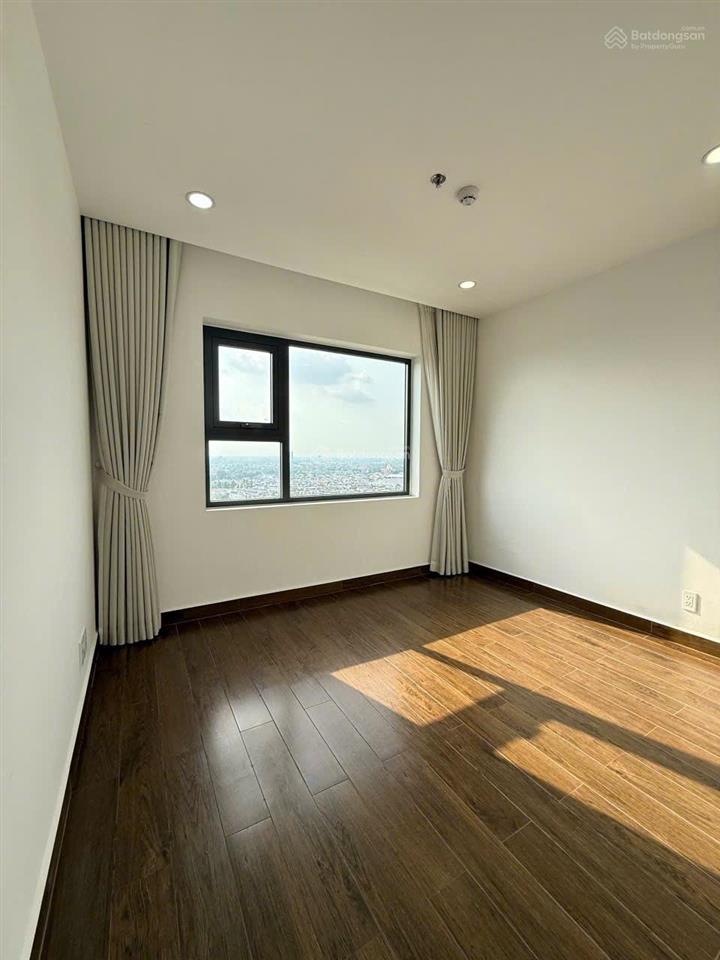 Cần cho thuê gấp căn phú đông sky garden giá 8tr/th, nhận nhà đầu tháng 5.  0932 796 ***