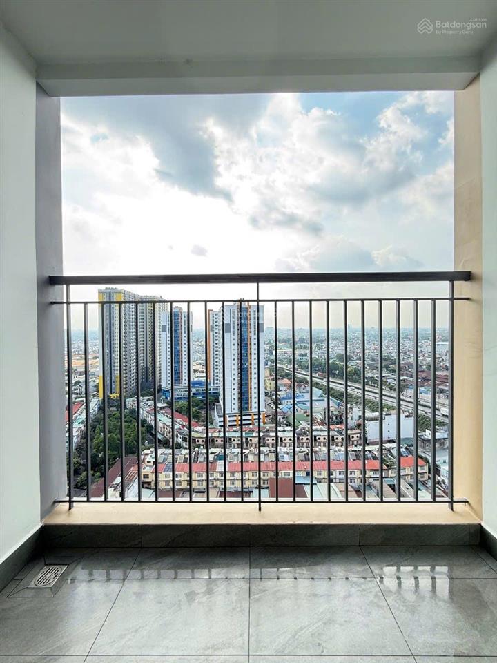 Cần cho thuê gấp căn phú đông sky garden giá 8tr/th, nhận nhà đầu tháng 5.  0932 796 ***