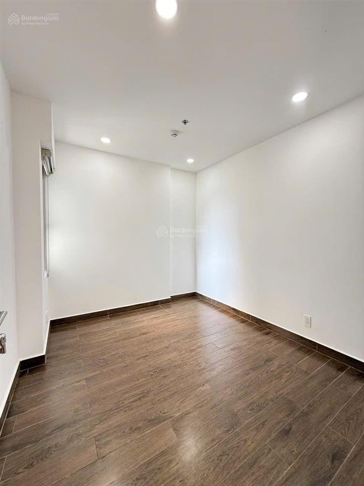Cần cho thuê gấp căn phú đông sky garden giá 8tr/th, nhận nhà đầu tháng 5.  0932 796 ***