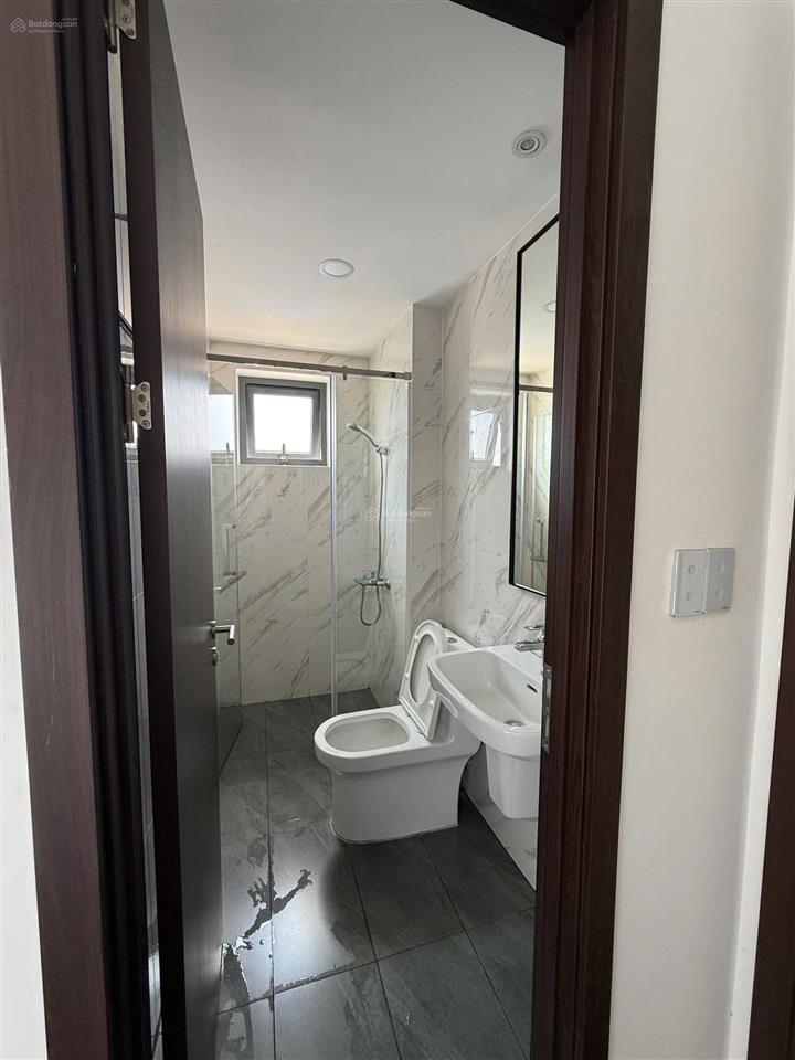 Cho thuê căn view hồ bơi số 15 đông bắc, nhận nhà ở liền.  0932 796 ***