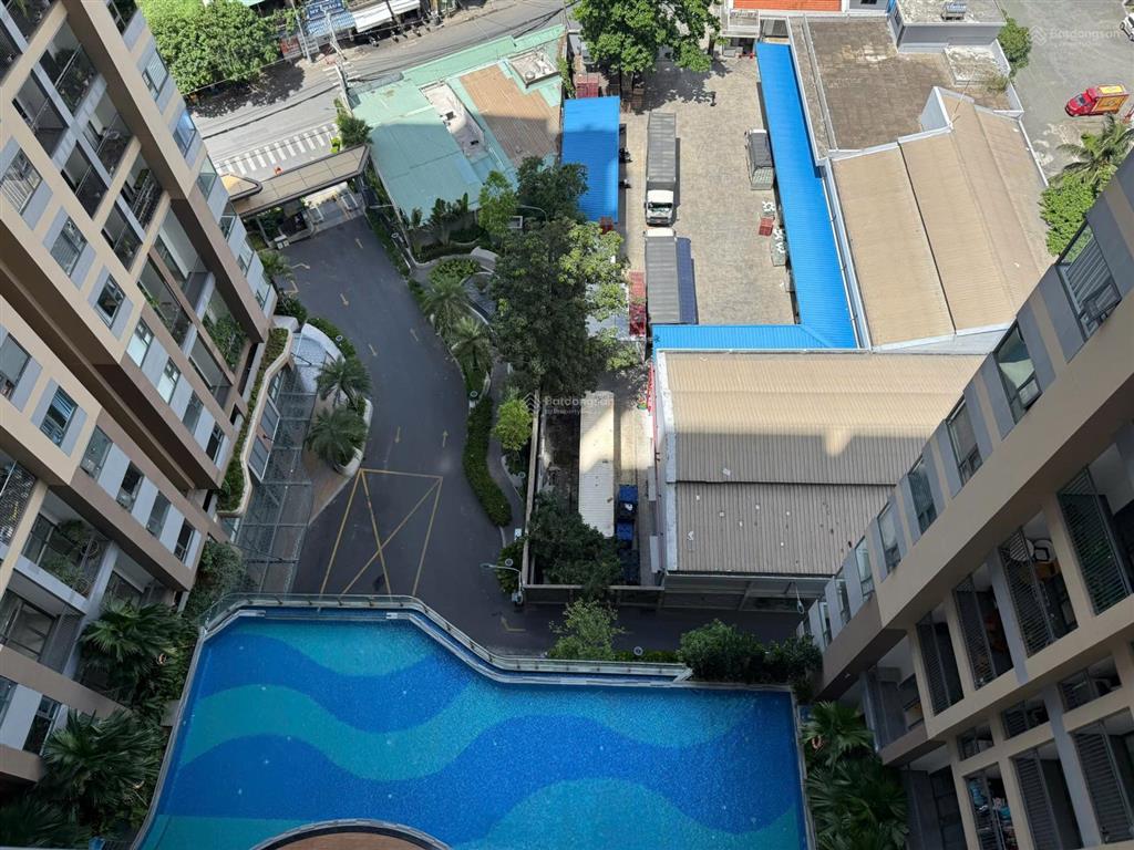 Cho thuê căn view hồ bơi số 15 đông bắc, nhận nhà ở liền.  0932 796 ***