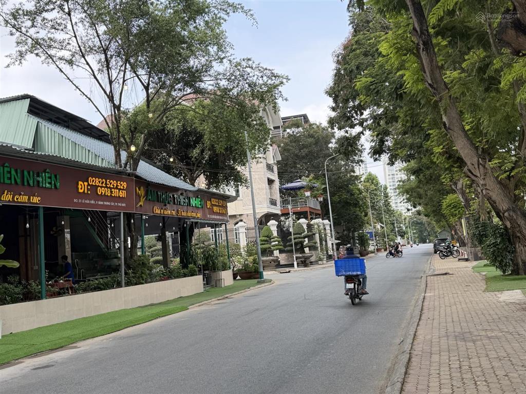 Chỉ 155tr/m2 160m2 (8x20) còn bớt. đất mặt đường nhánh trương văn bang, quận 2. xây được 5 tầng.