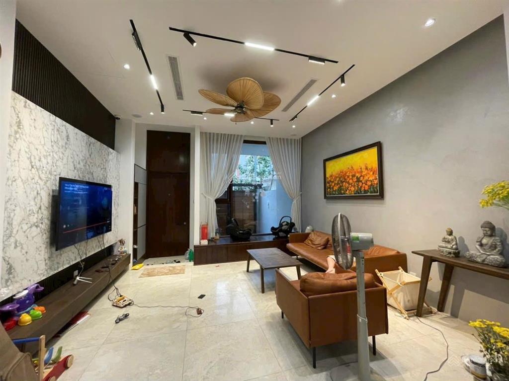 Bán nhà 5 tầng 80m2 (4x20) đầy đủ nội thất cao cấp chỉ 18.6 tỷ. đường cao đức lân quận 2. siêu đẹp.