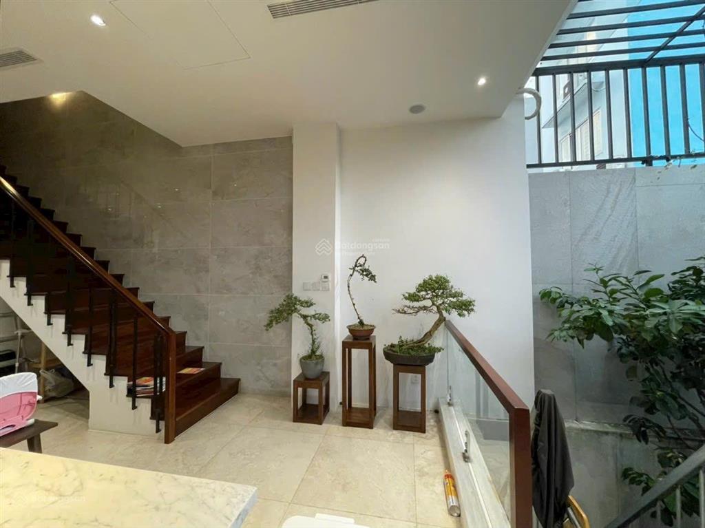 Bán nhà 5 tầng 80m2 (4x20) đầy đủ nội thất cao cấp chỉ 18.6 tỷ. đường cao đức lân quận 2. siêu đẹp.