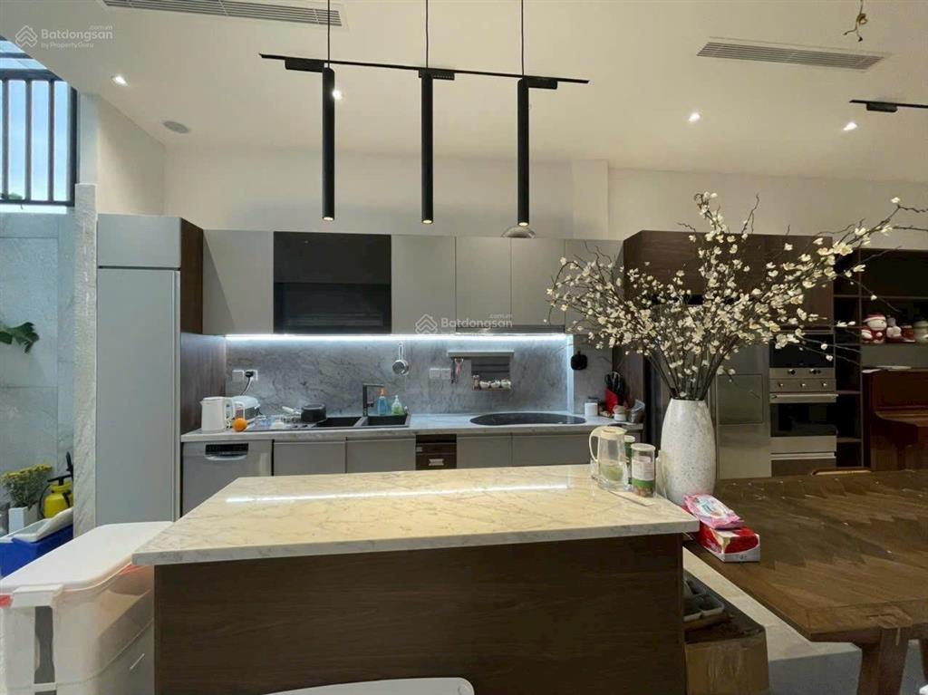 Bán nhà 5 tầng 80m2 (4x20) đầy đủ nội thất cao cấp chỉ 18.6 tỷ. đường cao đức lân quận 2. siêu đẹp.