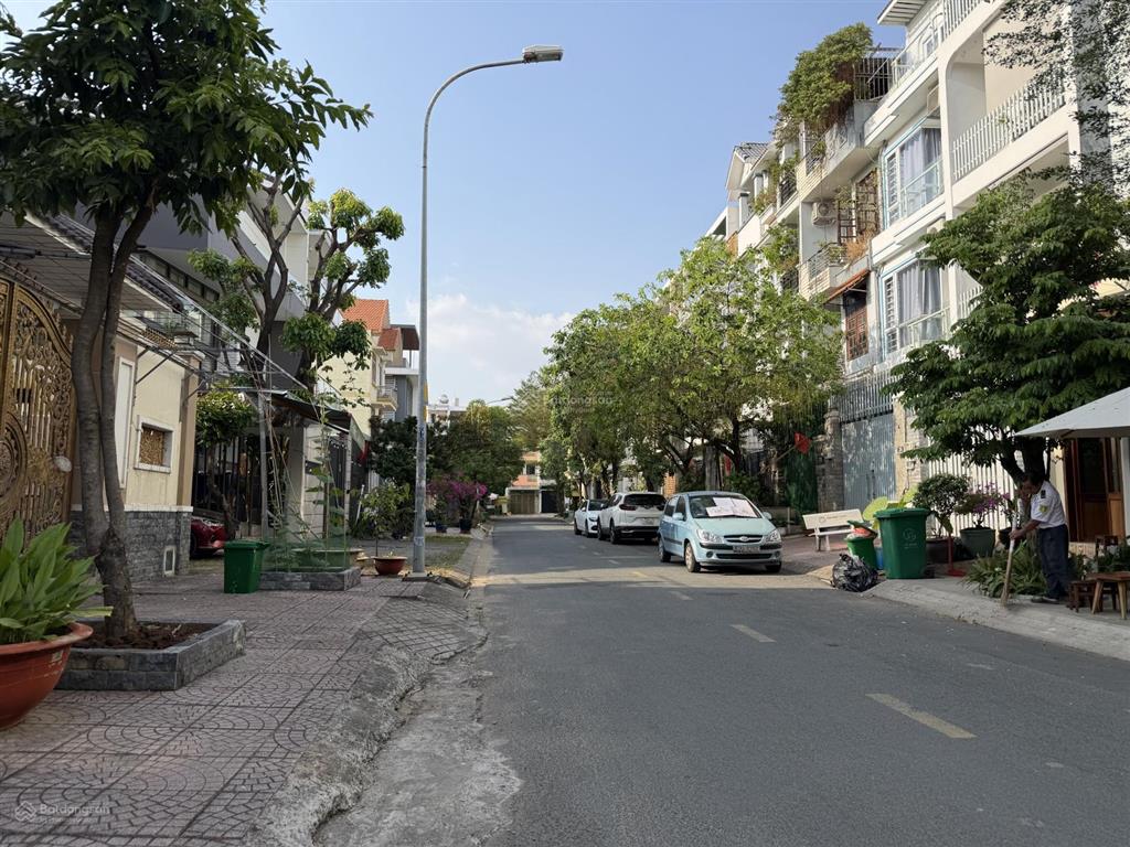 Bán nhà 5 tầng 80m2 (4x20) đầy đủ nội thất cao cấp chỉ 18.6 tỷ. đường cao đức lân quận 2. siêu đẹp.