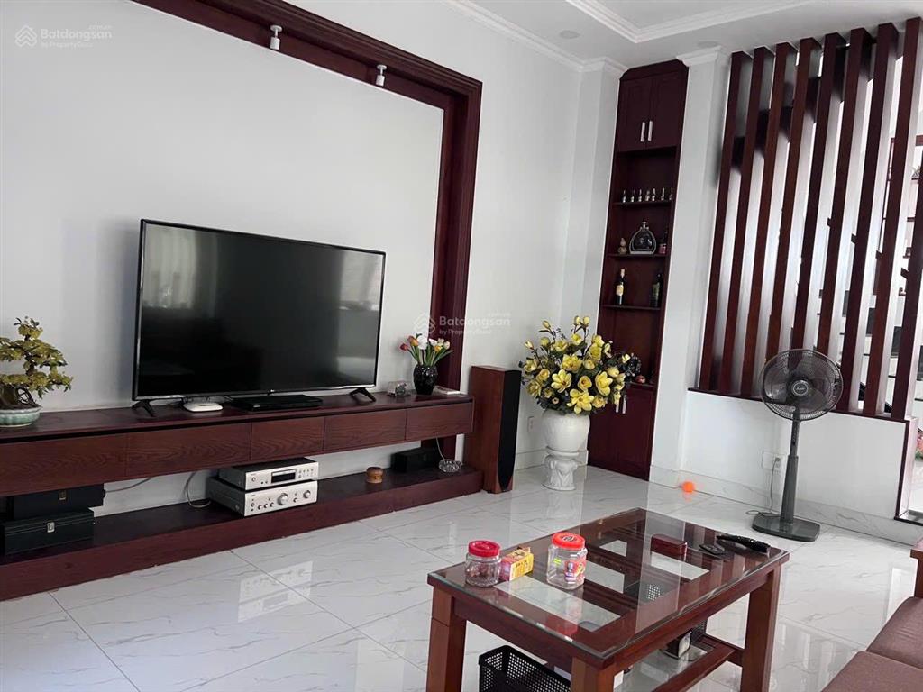 Bán gấp căn 4 tầng 180m2 (10x18) full nội thất 18.9 tỷ tl. ngay global city đường liên phương.