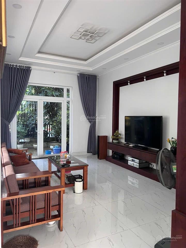 Bán gấp căn 4 tầng 180m2 (10x18) full nội thất 18.9 tỷ tl. ngay global city đường liên phương.