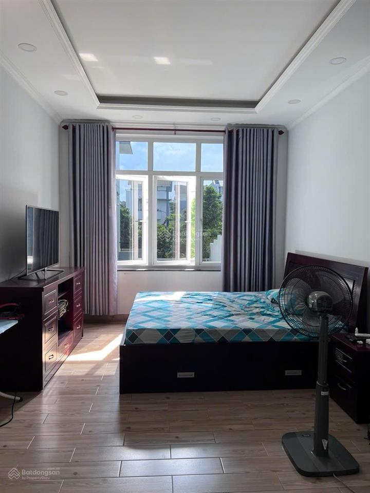 Bán gấp căn 4 tầng 180m2 (10x18) full nội thất 18.9 tỷ tl. ngay global city đường liên phương.