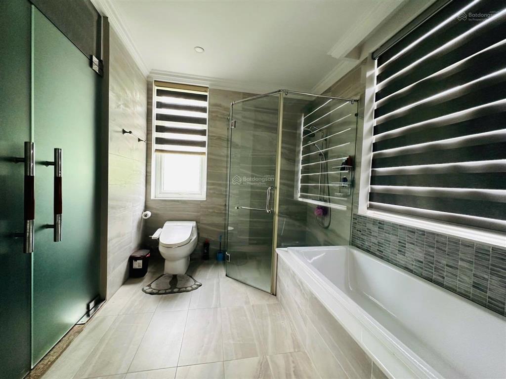 Bán căn nhà 10x20 hầm 4 tầng full nội thất cao cấp 52 tỷ. giá ngộp cần bán gấp.