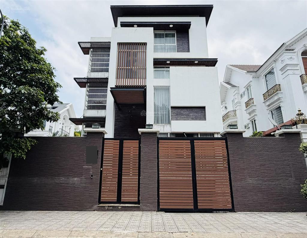 Bán căn nhà 10x20 hầm 4 tầng full nội thất cao cấp 52 tỷ. giá ngộp cần bán gấp.
