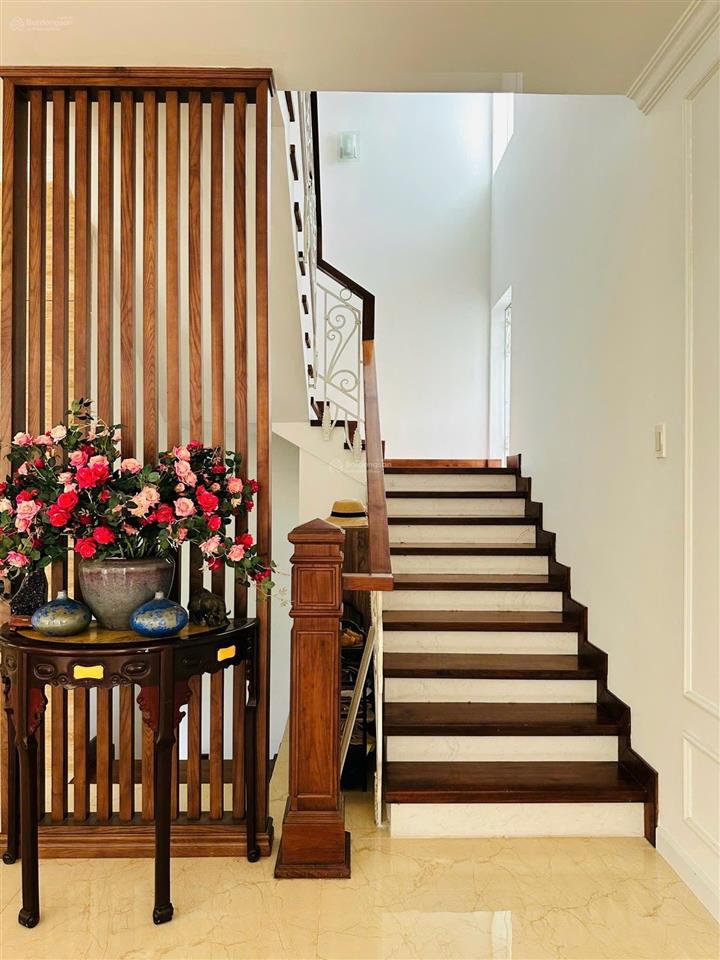 Bán căn nhà 10x20 hầm 4 tầng full nội thất cao cấp 52 tỷ. giá ngộp cần bán gấp.