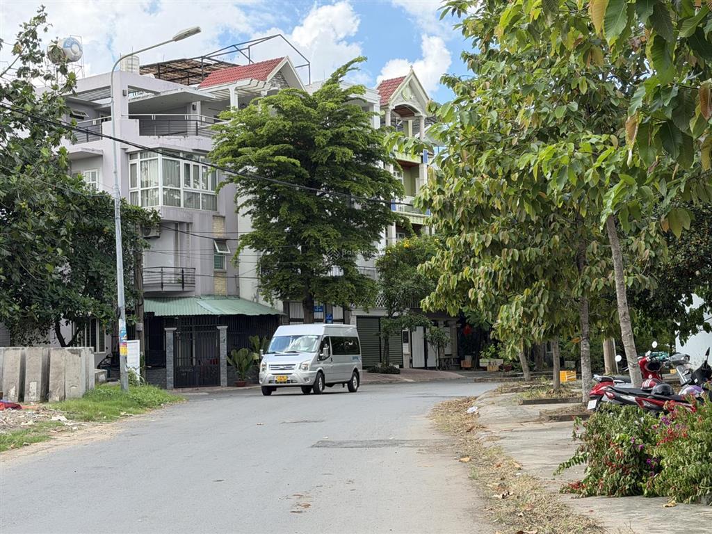 Bán lô góc 222m2 trục chính kdc phú nhuận, bình trưng đông q2. view sông lakeview city. xây 5 tầng.
