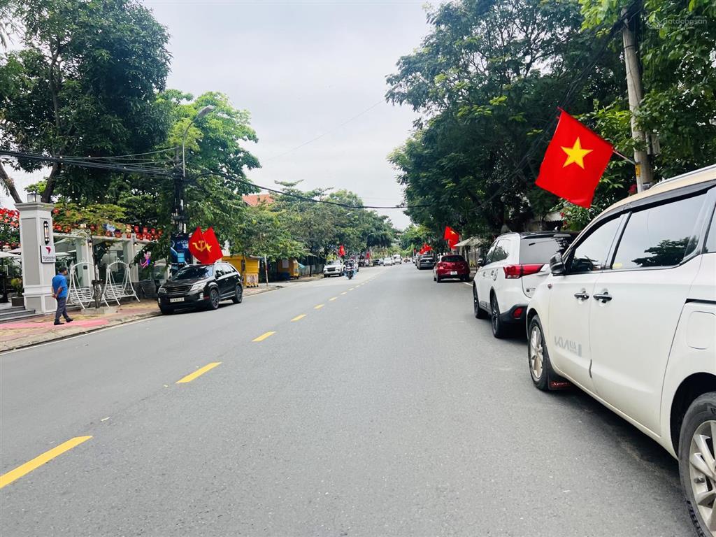 Bán villa sân vườn 356m2 đầy đủ nội thất 56,2 tỷ. nhánh đường nguyễn văn hưởng, thảo điền quận 2