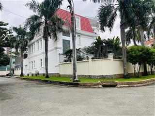 Bán villa sân vườn 356m2 đầy đủ nội thất 56.2 tỷ. nhánh đường nguyễn văn hưởng, thảo điền quận 2