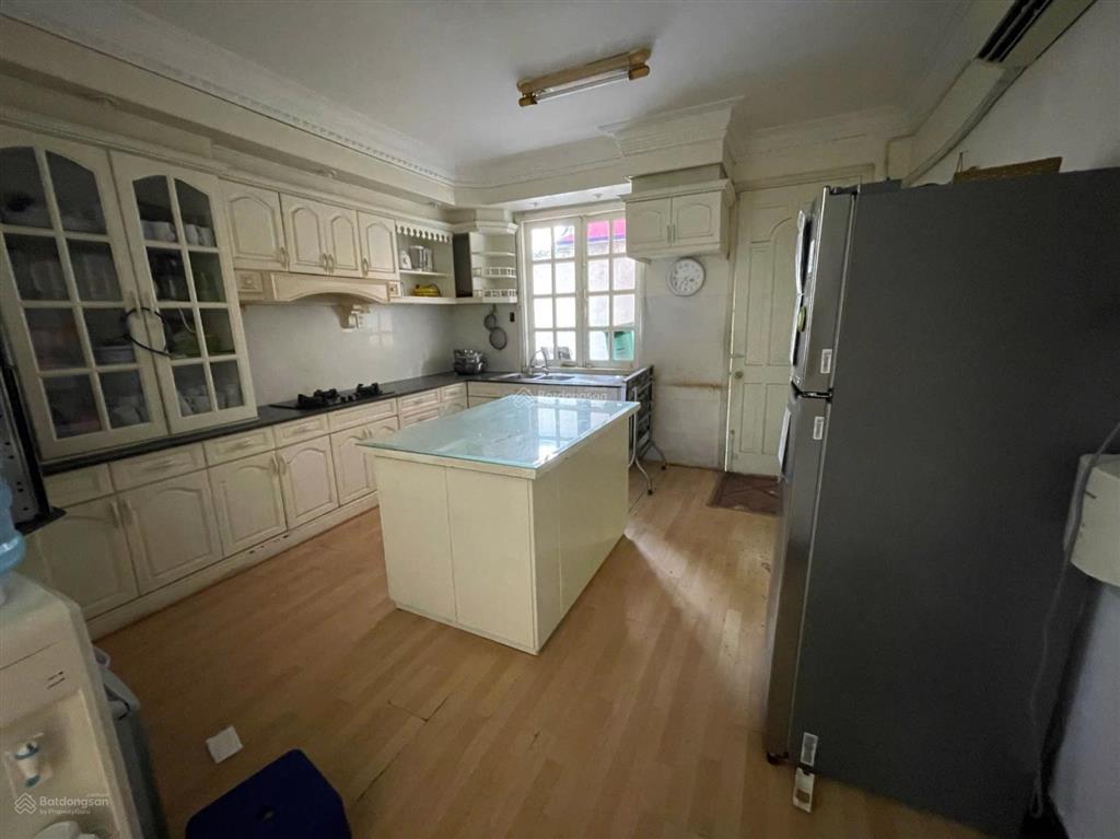 Bán biệt thự cũ 370m2 (14x29) hồ bơi sân vườn chỉ 61 tỷ. mặt đường nguyễn văn hưởng, thảo điền